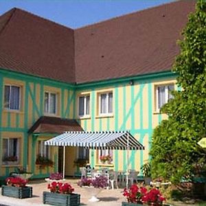 Logis Hotel Le Pan De Bois